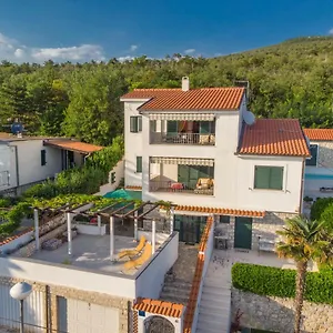 Apartment Nika, Selce